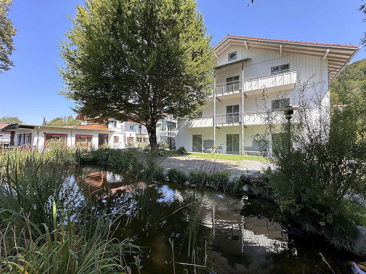 ZTH Haus in Nussdorf, Ansicht mit schönem Teich